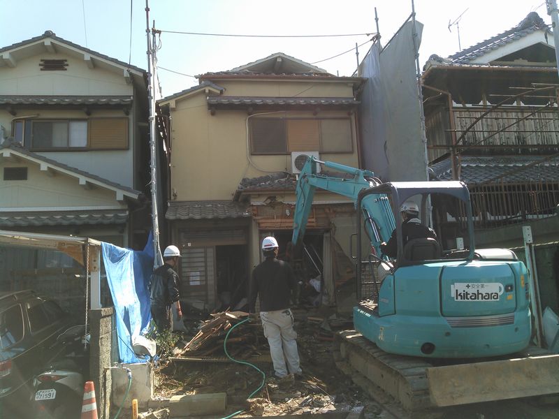 大阪府枚方市　解体工事スタート